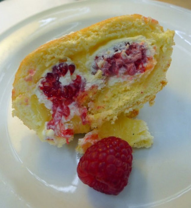 Sunday Lunch Lemoncurd Swiss roll with rasberries.