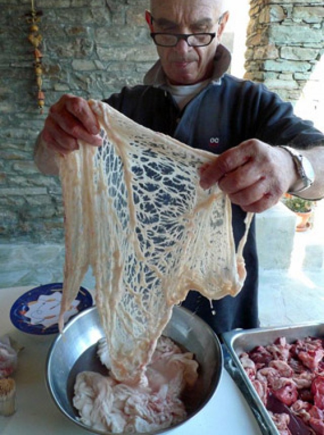 Cowl fat, kept in luke-warm water, is an  important element in kokoretsi.