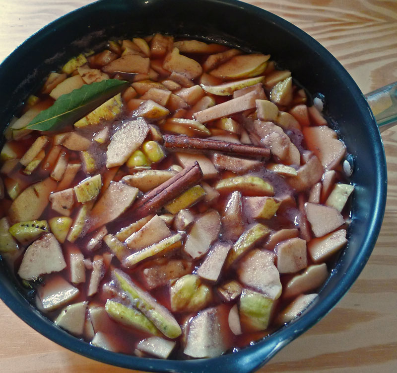 quince-pieces-in-pan-sw